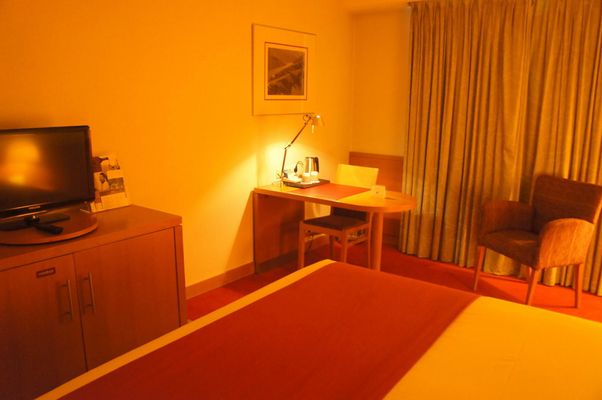 Hotel Mercure Porto Gaia Вила-Нова-ди-Гая Экстерьер фото